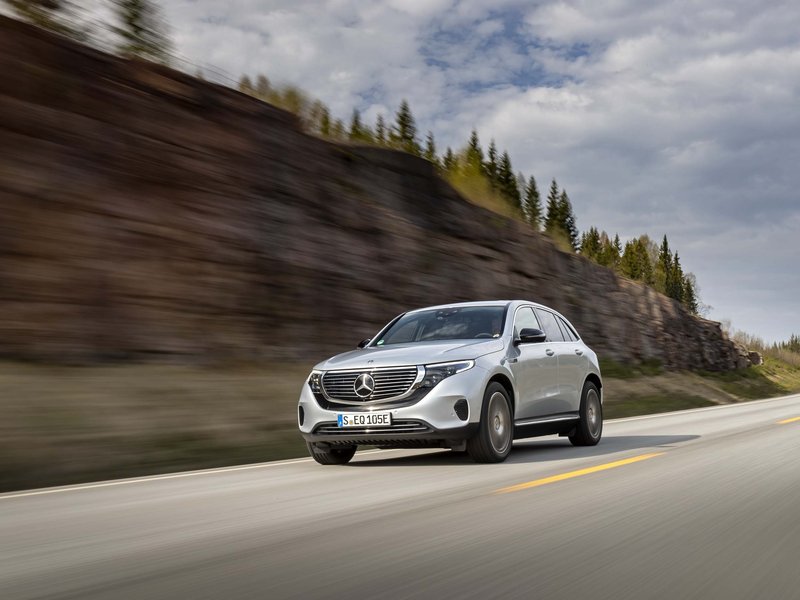 Der Mercedes EQC 400 4Matic verbessert sich um zwei Typklassen. (Foto: Mercedes-Benz) 